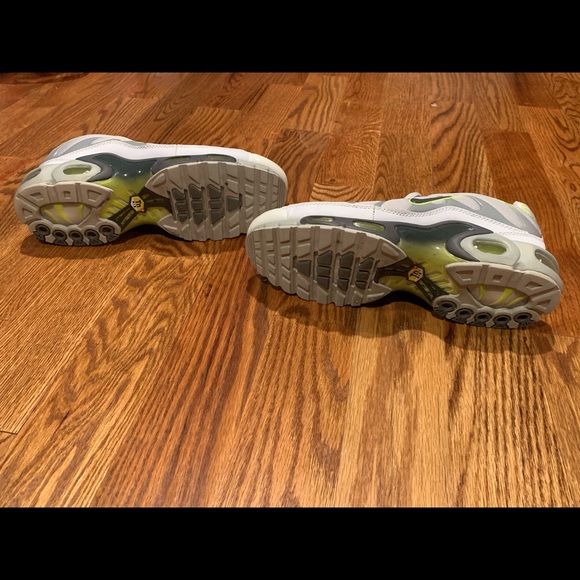 Nike size 12 sneakers - Picture 3 of 3